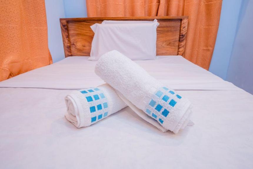 קורון Argamosa Bayside Inn מראה חיצוני תמונה